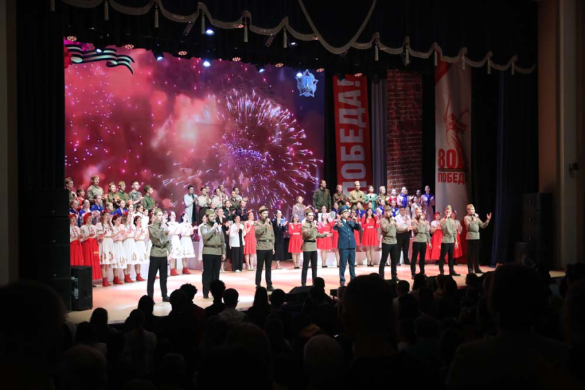 Театрализованный концерт «Великая Победа: Вчера. Сегодня. Завтра» состоялся в НИУ «БелГУ» События НИУ «БелГУ» театрализованный концерт «великая победа: вчера. сегодня. завтра» состоялся в ниу «белгу»
