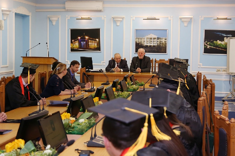 События НИУ «БелГУ» выпускникам-заочникам вручили документы об образовании