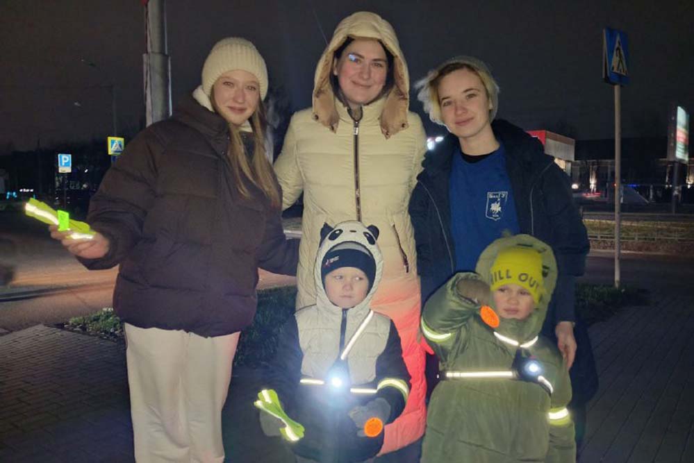 Волонтёры НИУ «БелГУ» помогают обеспечивать безопасность пешеходов на дорогах