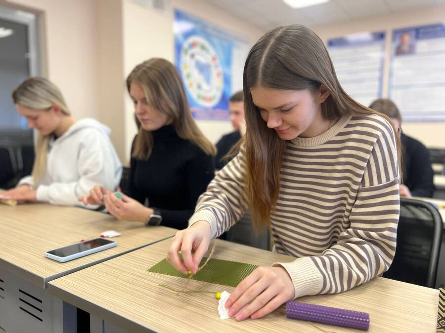 В институте экономики и управления совместно с музеем народной культуры прошел мастер-класс «Аромат домашнего тепла».