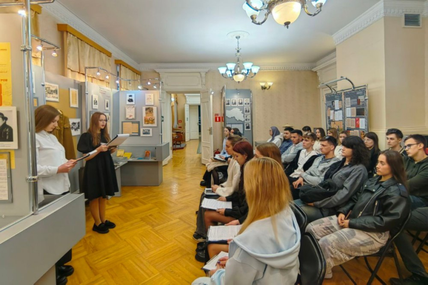 Студенты-филологи НИУ «БелГУ» провели экскурсию в Литературном музее События НИУ «БелГУ» студенты-филологи ниу «белгу» провели экскурсию в литературном музее